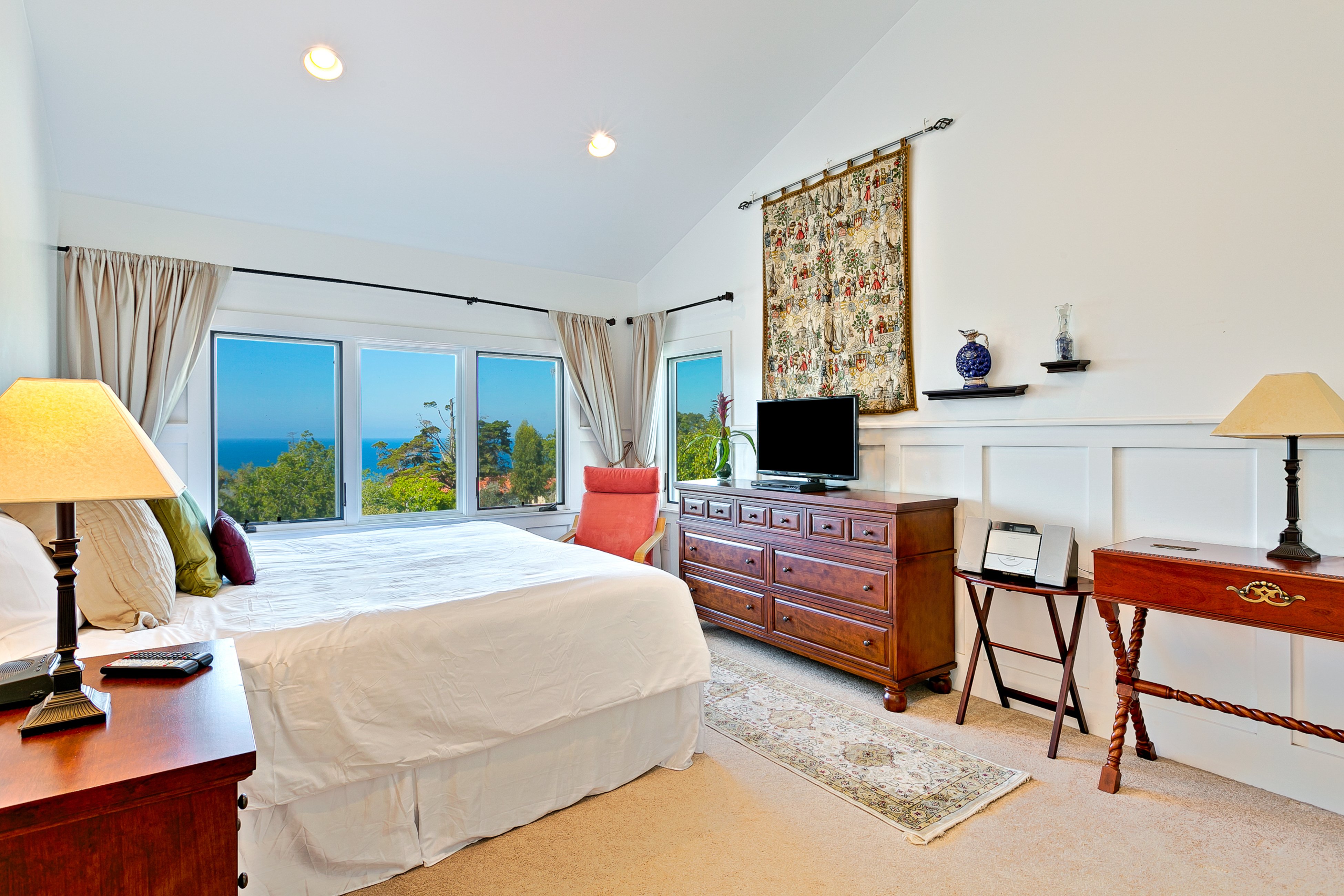 Casa Dolce Hillside Retreat w/ Amazing Ocean Views + Walk to Shops