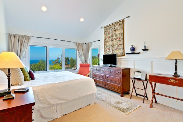 Casa Dolce Hillside Retreat w/ Amazing Ocean Views + Walk to Shops