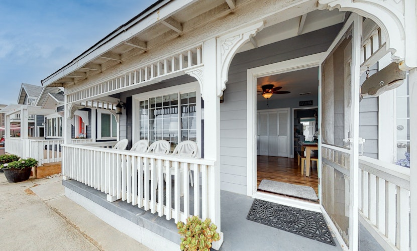 The Strand Cottage Beachfront beauty steps from the sand with views, vibes, and a private BBQ patio