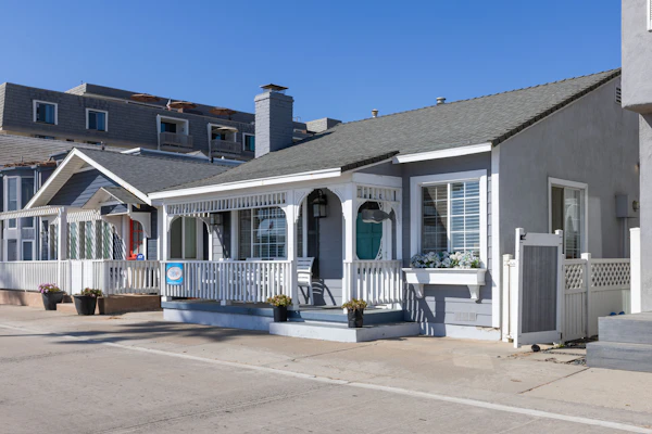 The Strand Cottage Beachfront