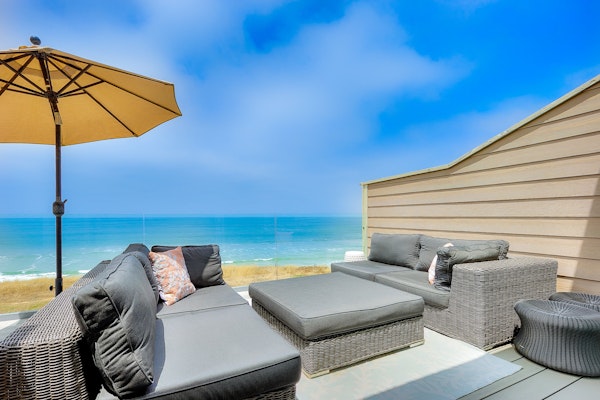 Seabluffe Ocean Spray: Sweeping Ocean-view condo near famous beaches - heated pool & tennis