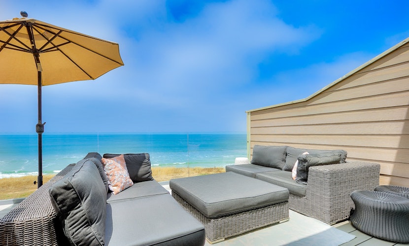 Seabluffe Ocean Spray Ocean-view condo