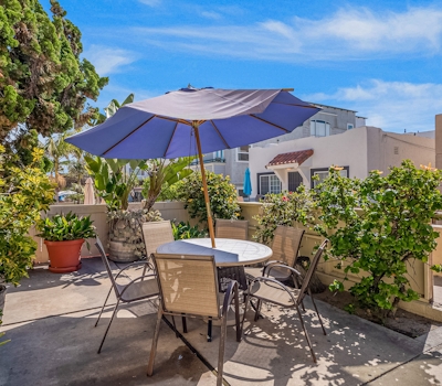 Mike's Place at the Beach