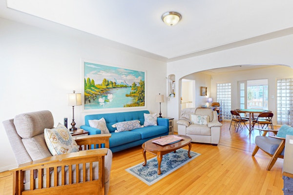 Little Italy Charmer Spanish-style home in the heart of Little Italy with 3 patios, garden & parking