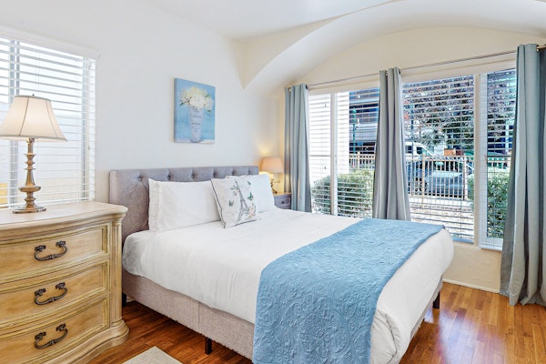 Little Italy Charmer Spanish-style home in the heart of Little Italy with 3 patios, garden & parking