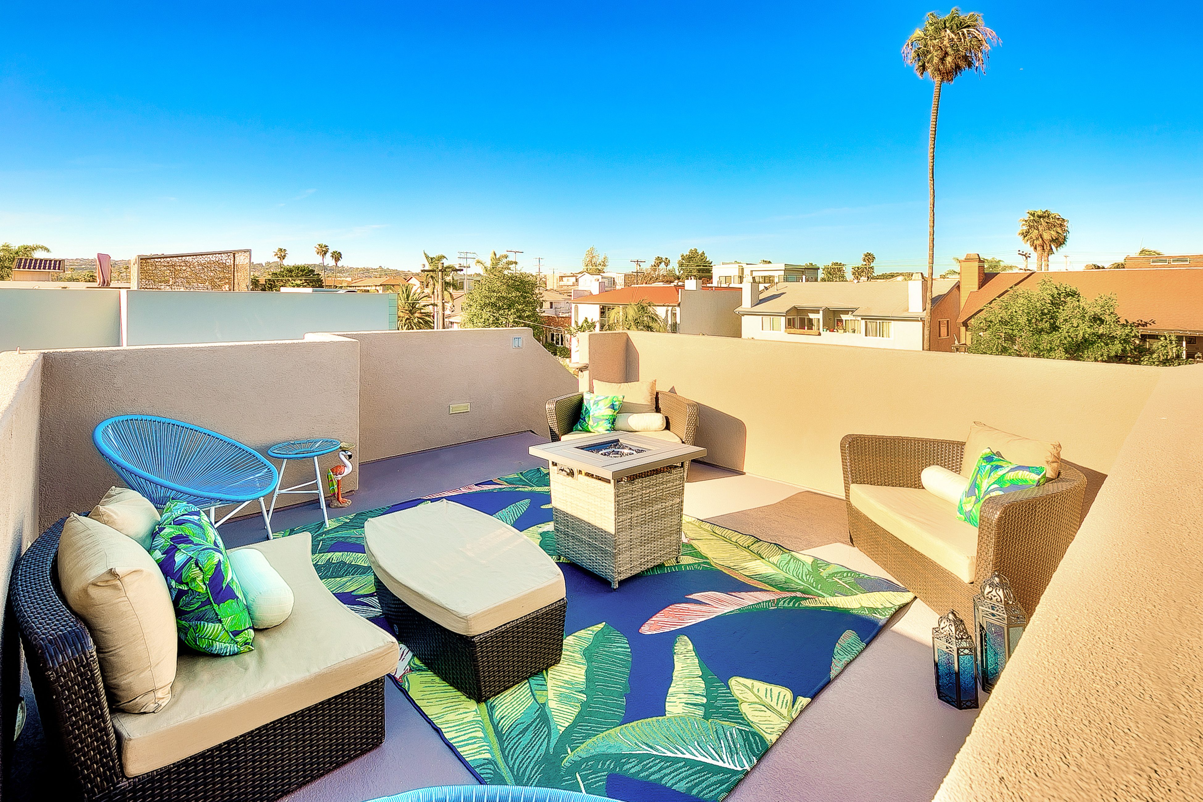 Crown Point Views Beautiful Home, Bay + Beach Views, Rooftop Deck & Firepit