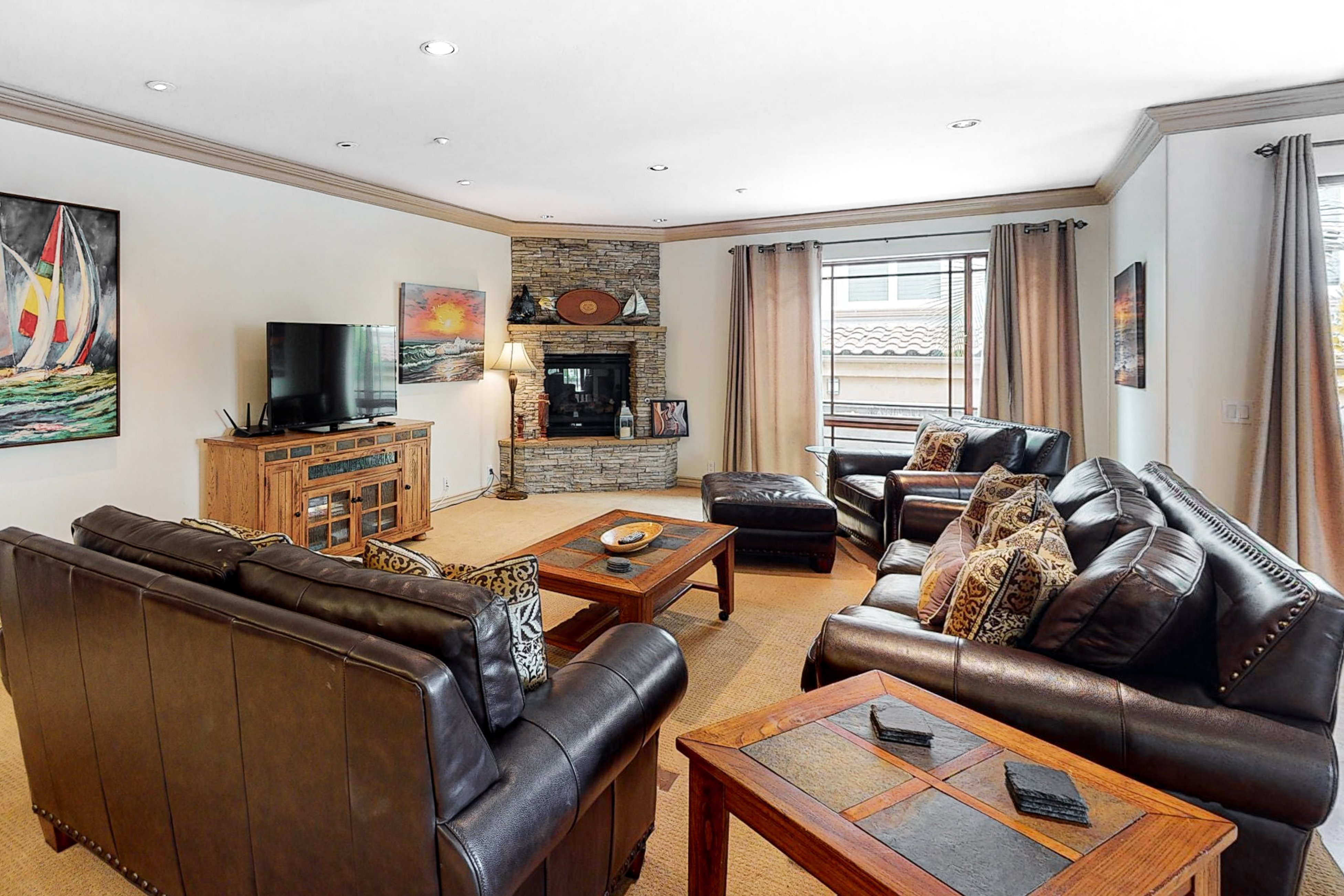 329 Oak Ave Gorgeous condo blocks from the beach with fireplace, balcony, central AC, & W/D