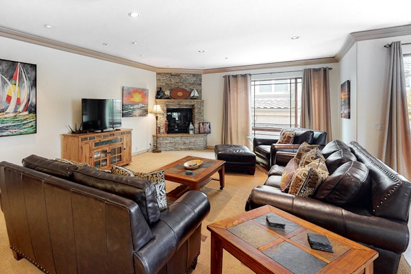 329 Oak Ave Gorgeous condo blocks from the beach with fireplace, balcony, central AC, & W/D