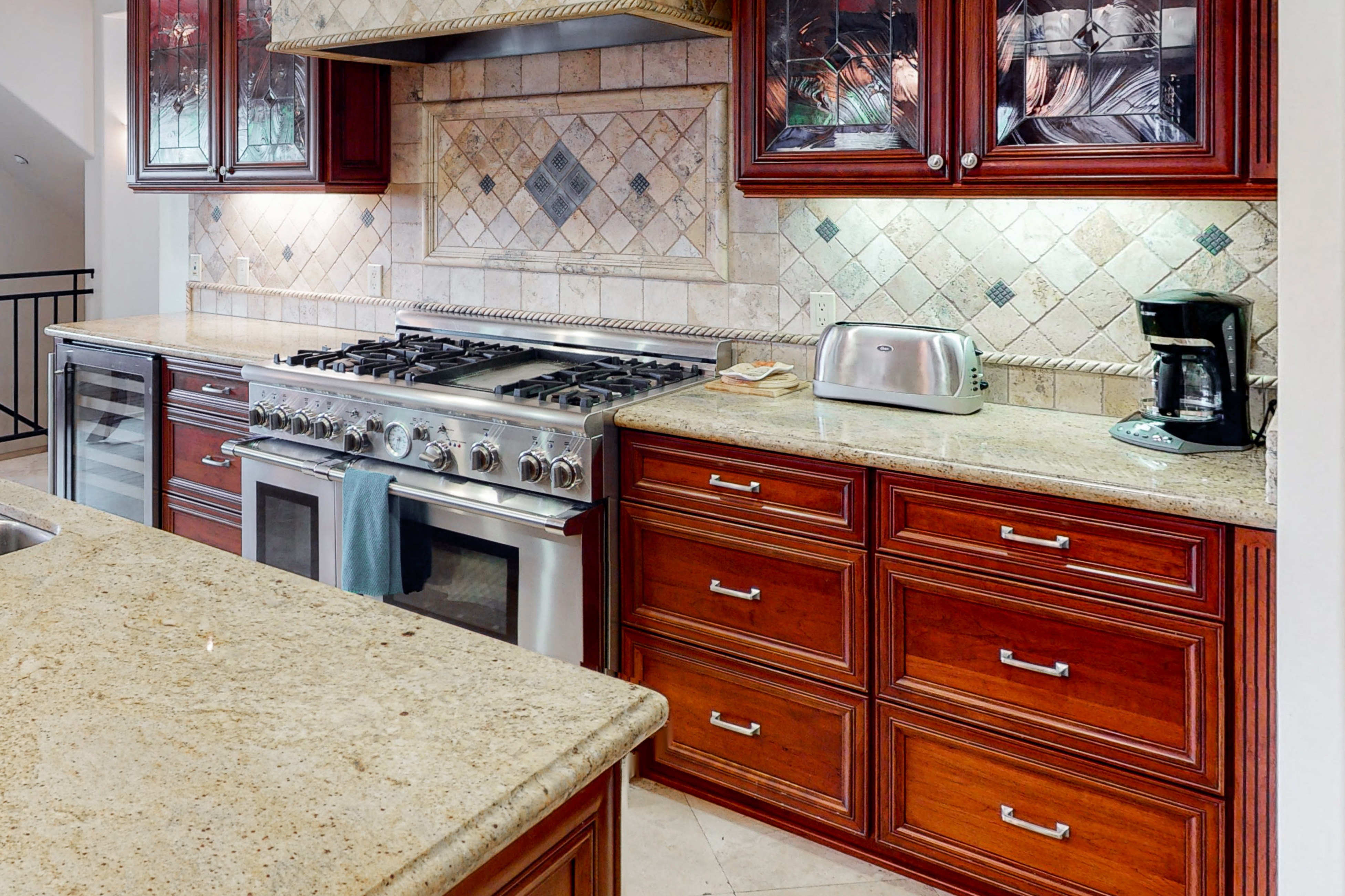 329 Oak Ave Gorgeous condo blocks from the beach with fireplace, balcony, central AC, & W/D