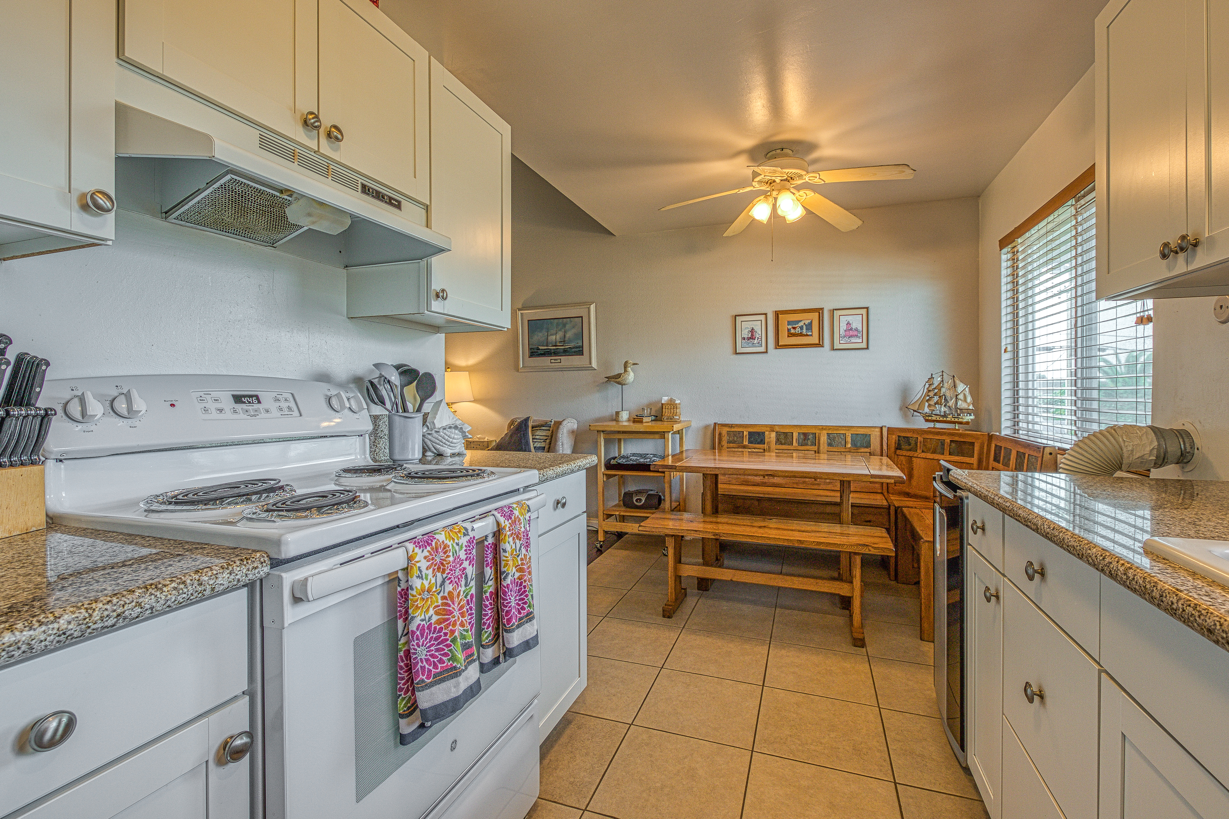 Heart of the Village Cozy, private condo right in the village - just steps from the beach