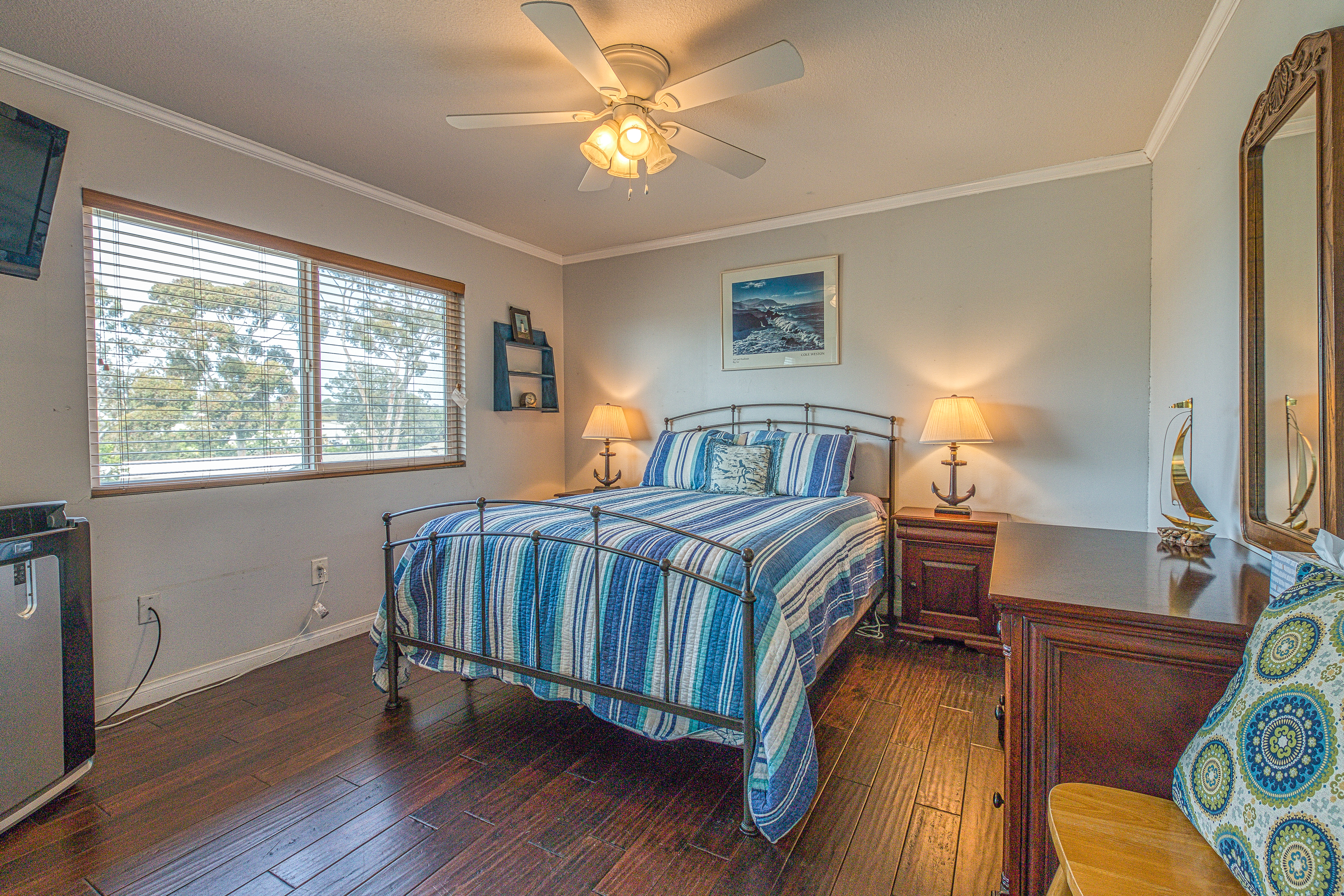 Heart of the Village Cozy, private condo right in the village - just steps from the beach