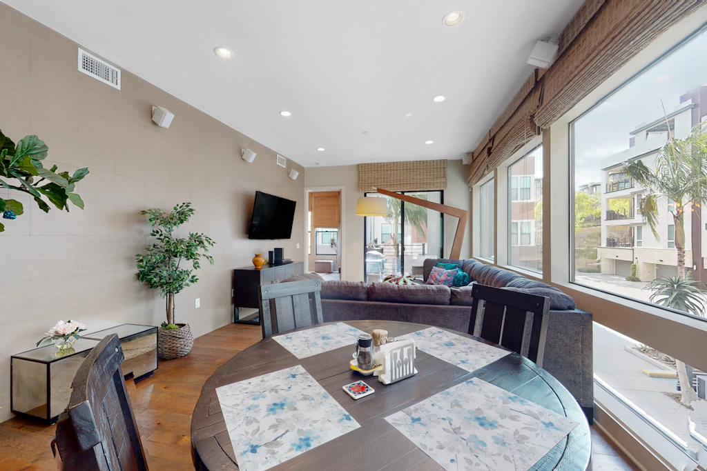 Sunny City Living - 30-Night Minimum