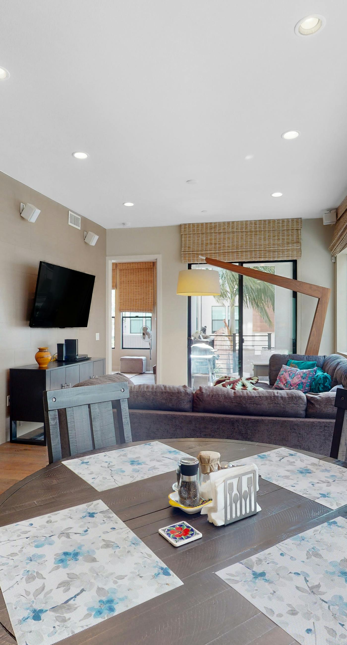 Sunny City Living - 30-Night Minimum