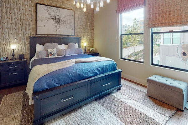 Sunny City Living - 30-Night Minimum