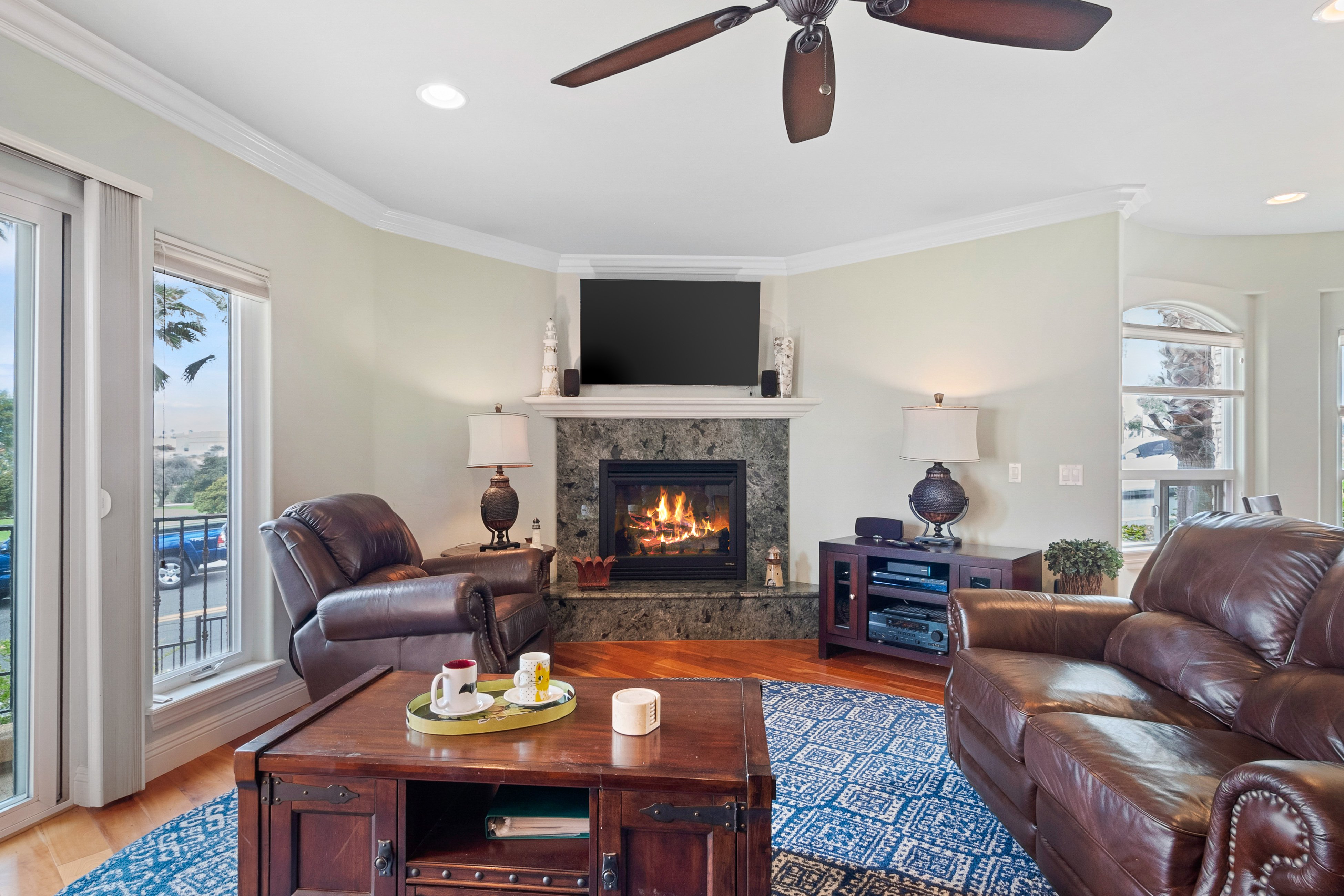 Buccaneer Beach Lookout, ocean-view rooftop deck - steps to beach, 30-Night Minimum