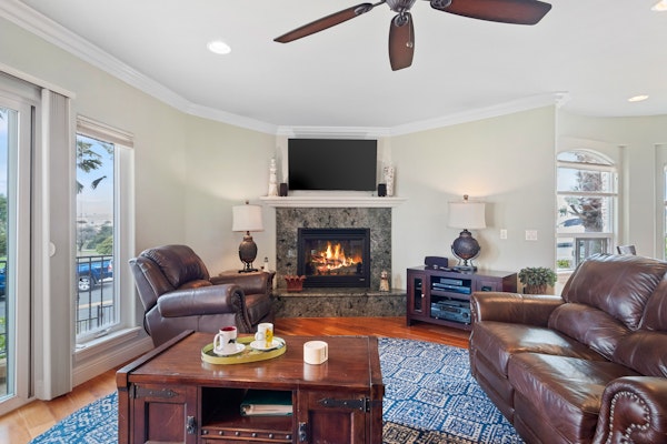 Buccaneer Beach Lookout, ocean-view rooftop deck - steps to beach, 30-Night Minimum