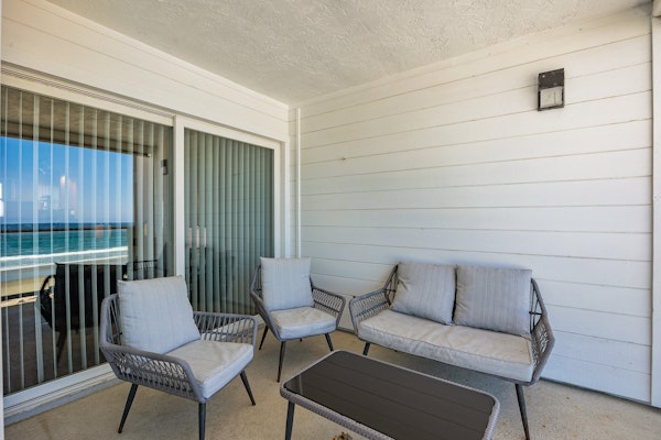 Shoreline Hideaway 2BR Beachfront