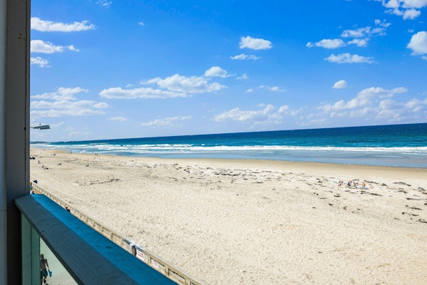 Shoreline Hideaway 2BR Beachfront