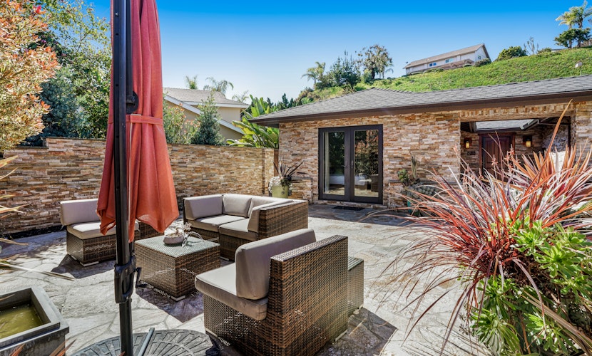 Hillcraft House Fantastic coastal home near beach w/electric car charging station & gas grill