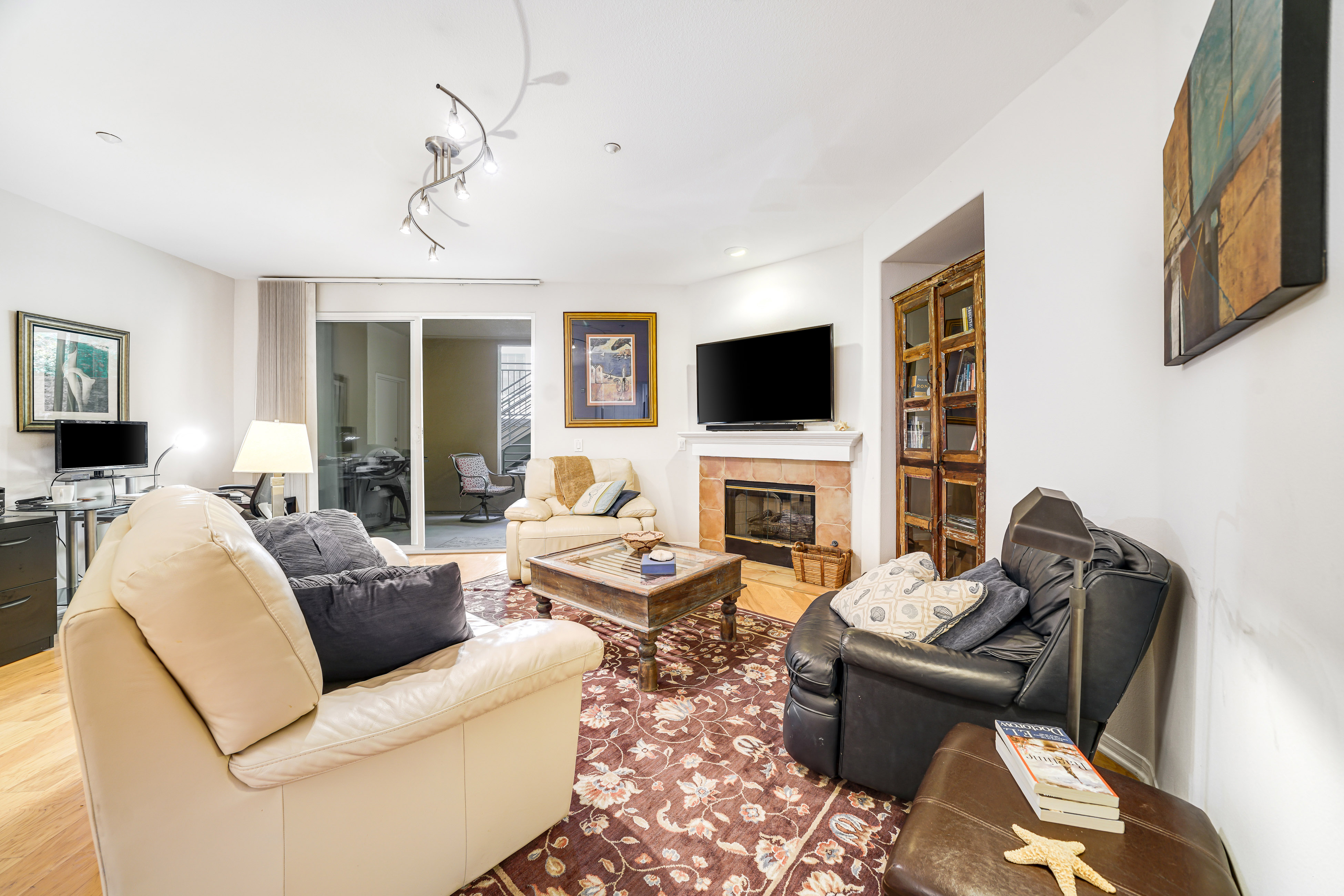 Ocean Pointe Getaway Coastal condo with ocean-view - walk to beach - 30-Night Minimum