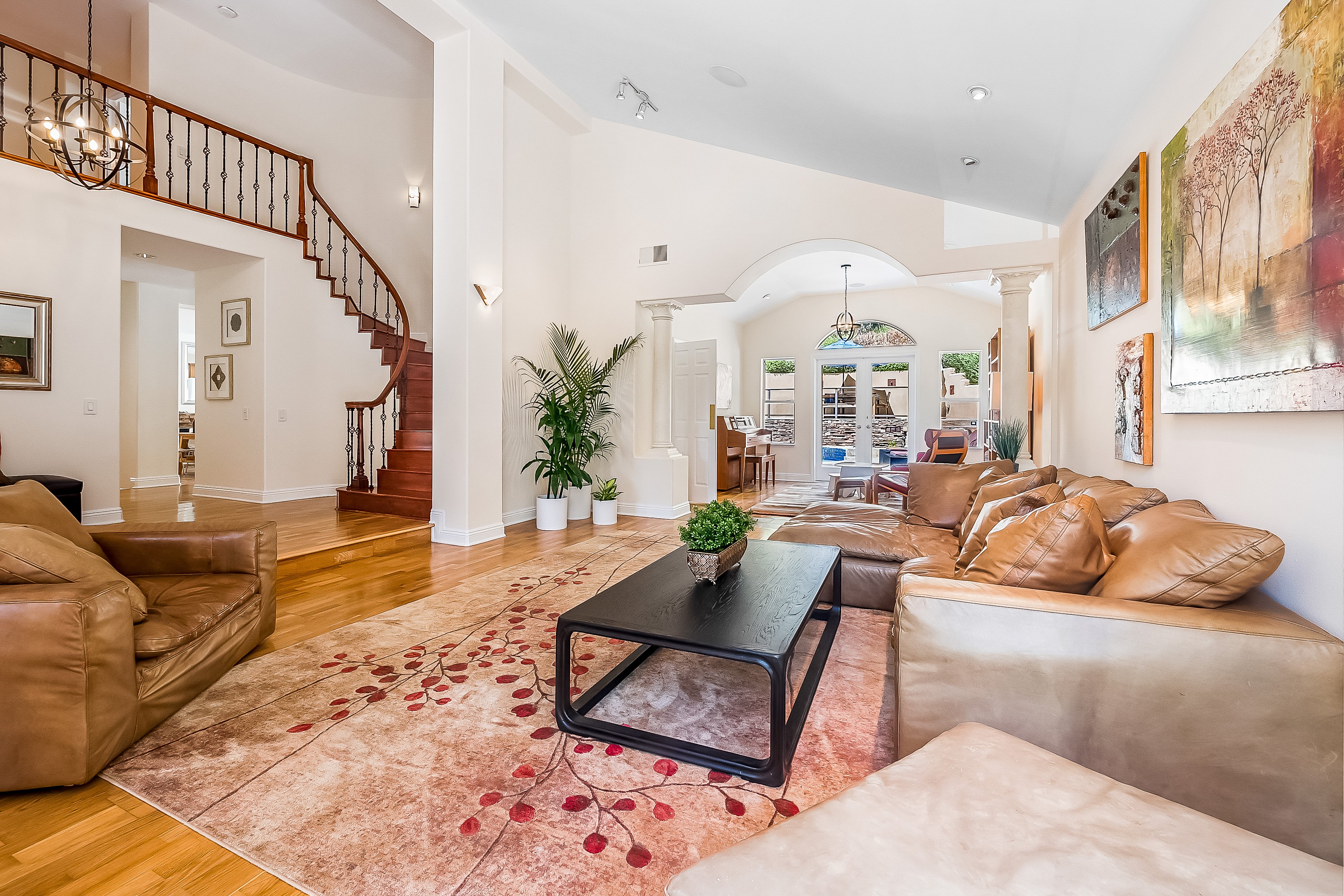 Casa De Lujo Amazing house with pool, hot tub, landscaped patio, grill, AC, & kid's playhouse