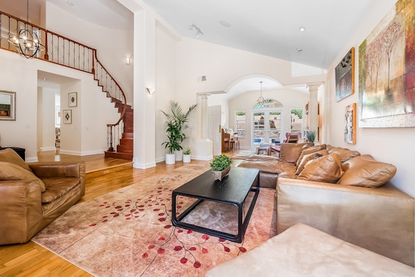 Casa De Lujo Amazing house with pool, hot tub, landscaped patio, grill, AC, & kid's playhouse