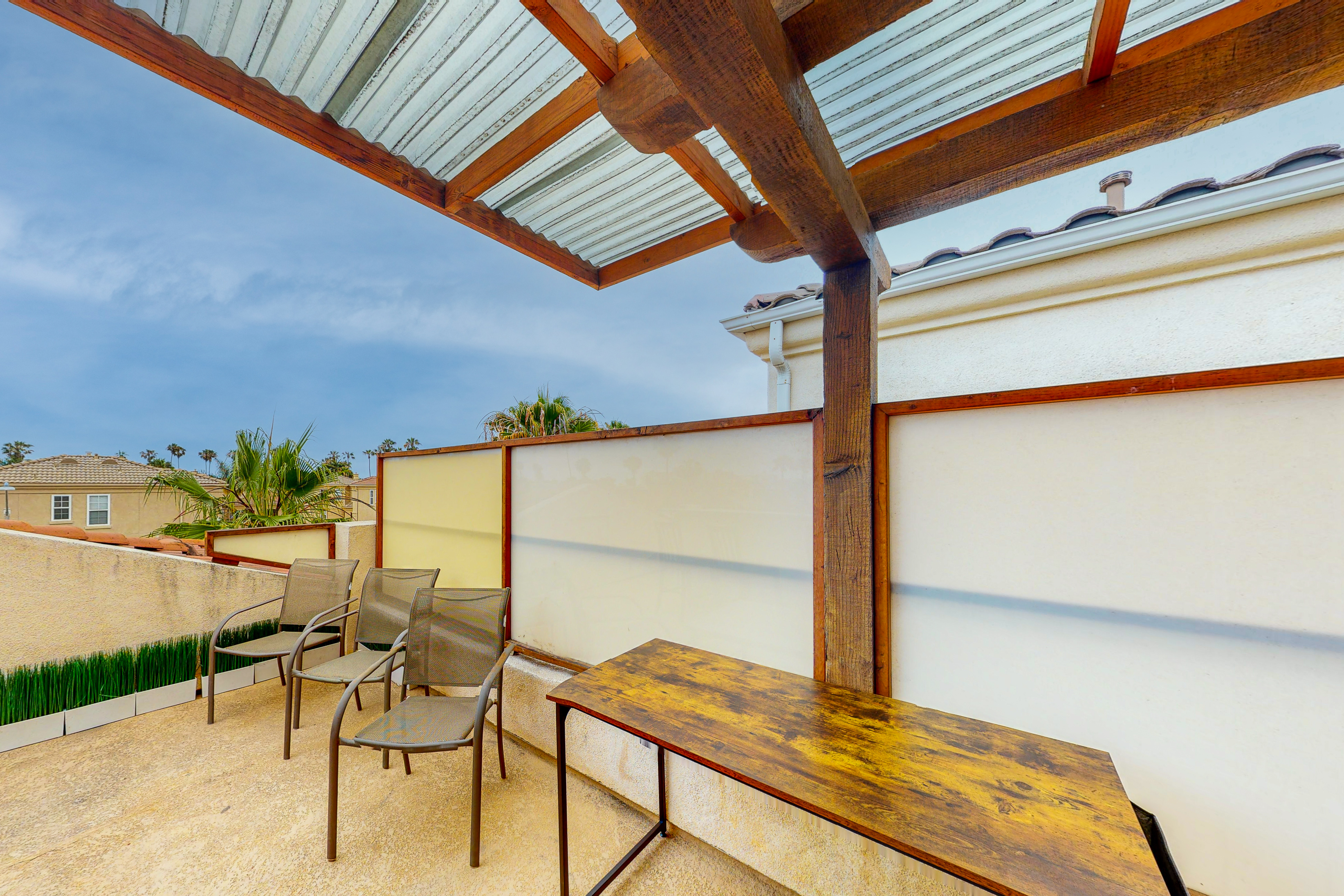 668 N Cleveland St Ocean-view townhouse with balcony, deck, grill & washer/dryer - walk to beach