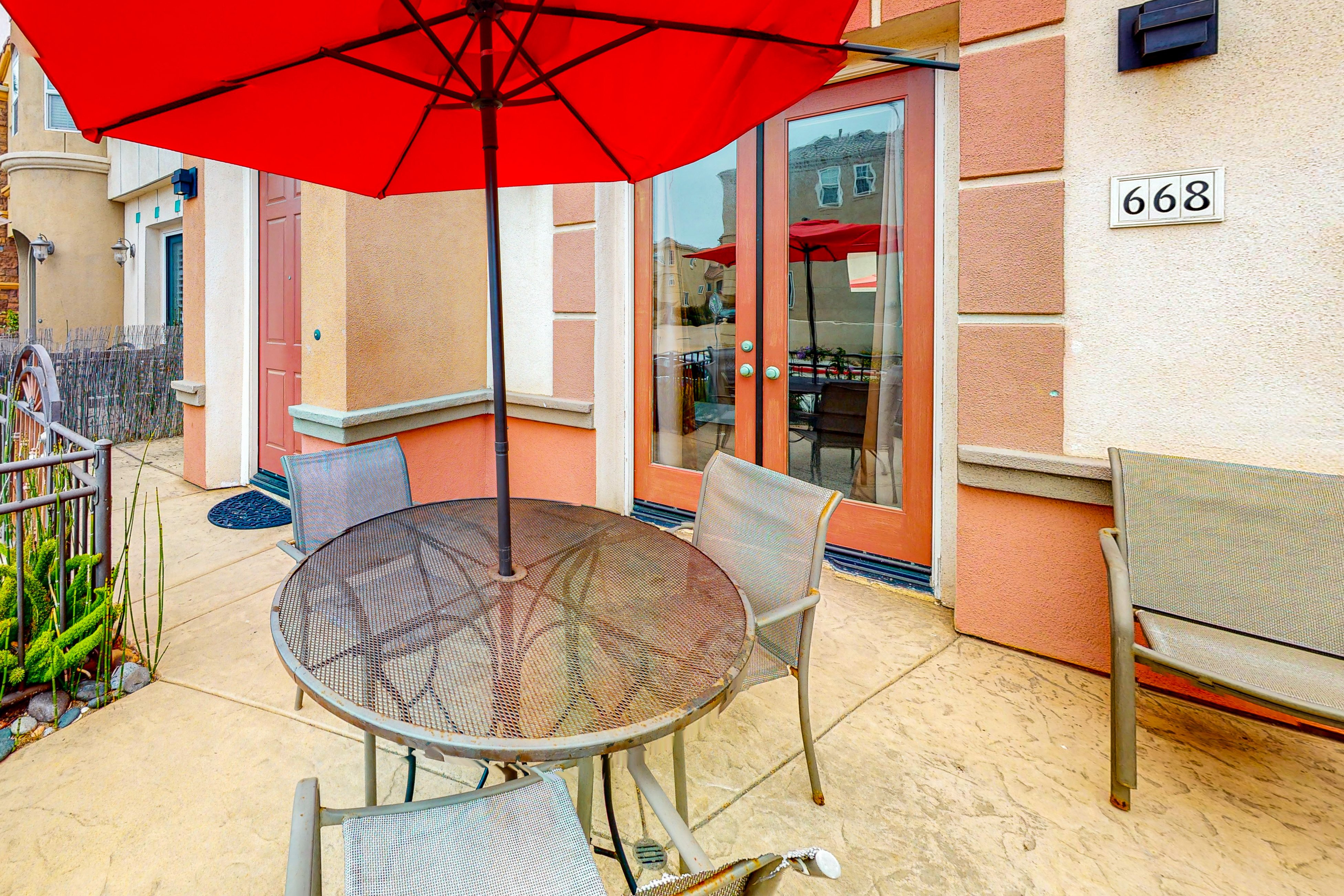 668 N Cleveland St Ocean-view townhouse with balcony, deck, grill & washer/dryer - walk to beach