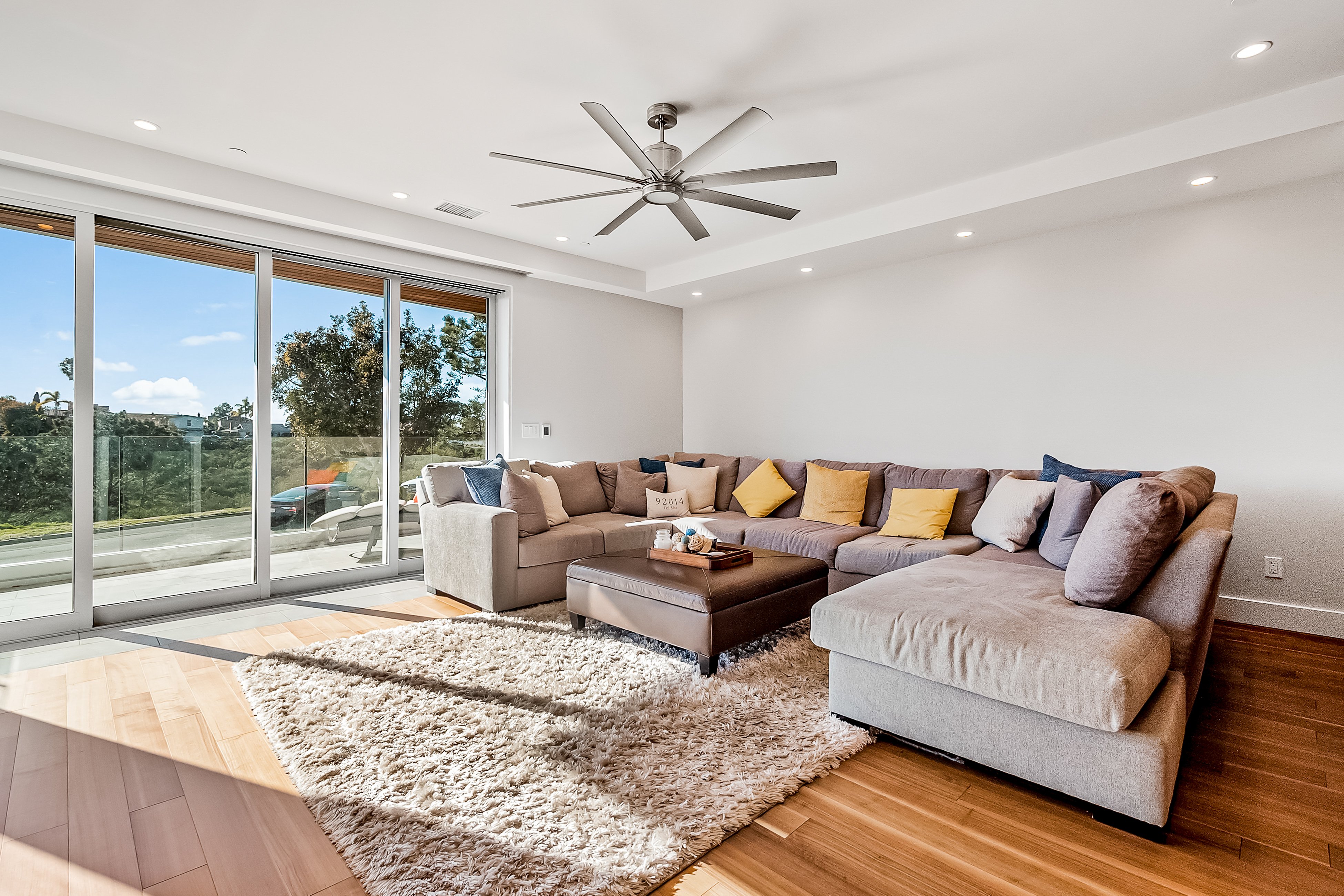 Del Mar Dreams Luxe home with peek-a-boo ocean view, private pool, & roof deck