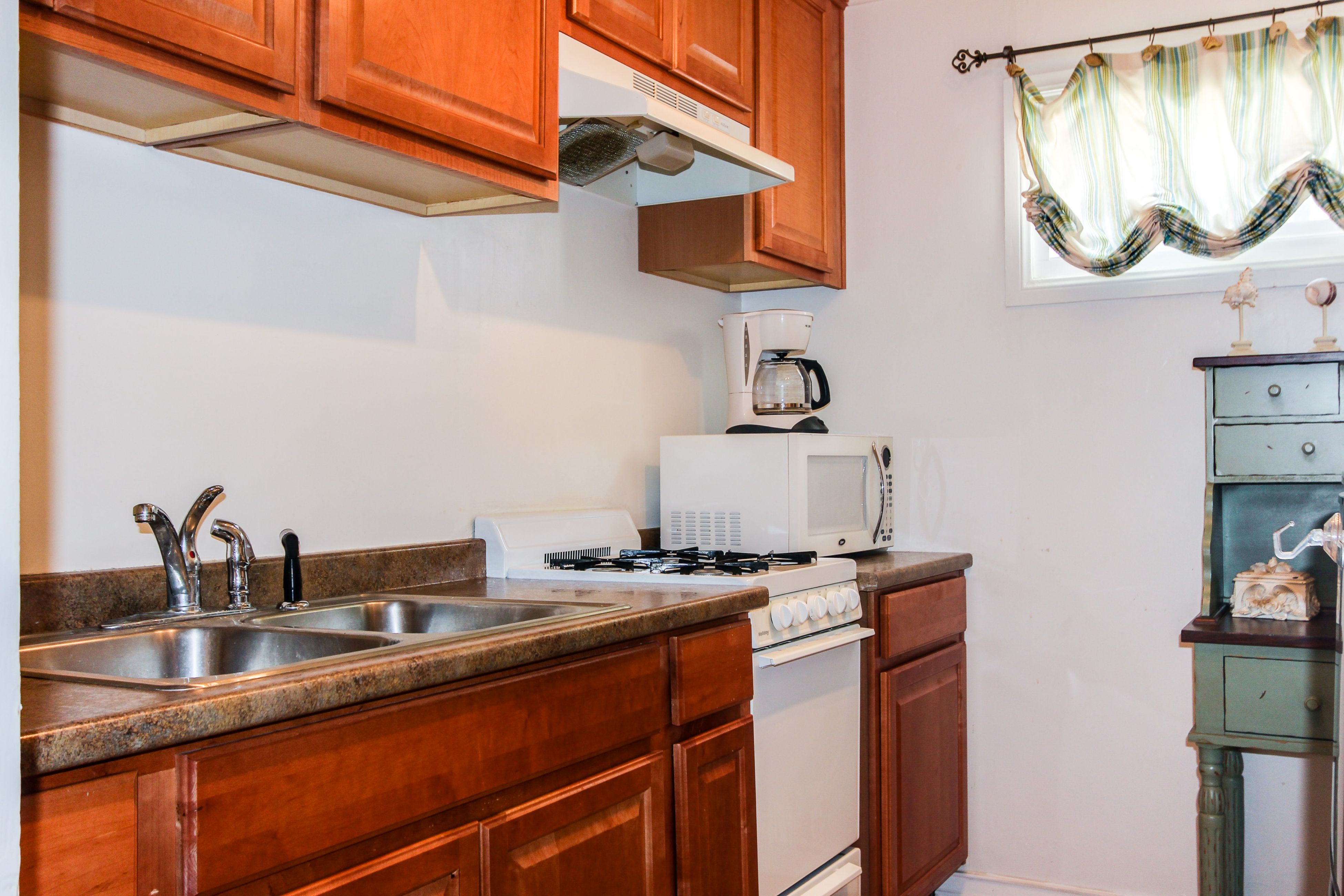 La Jolla Cottage Cozy & Charming Cottage w/ a Private Patio - Just Steps from the Beach