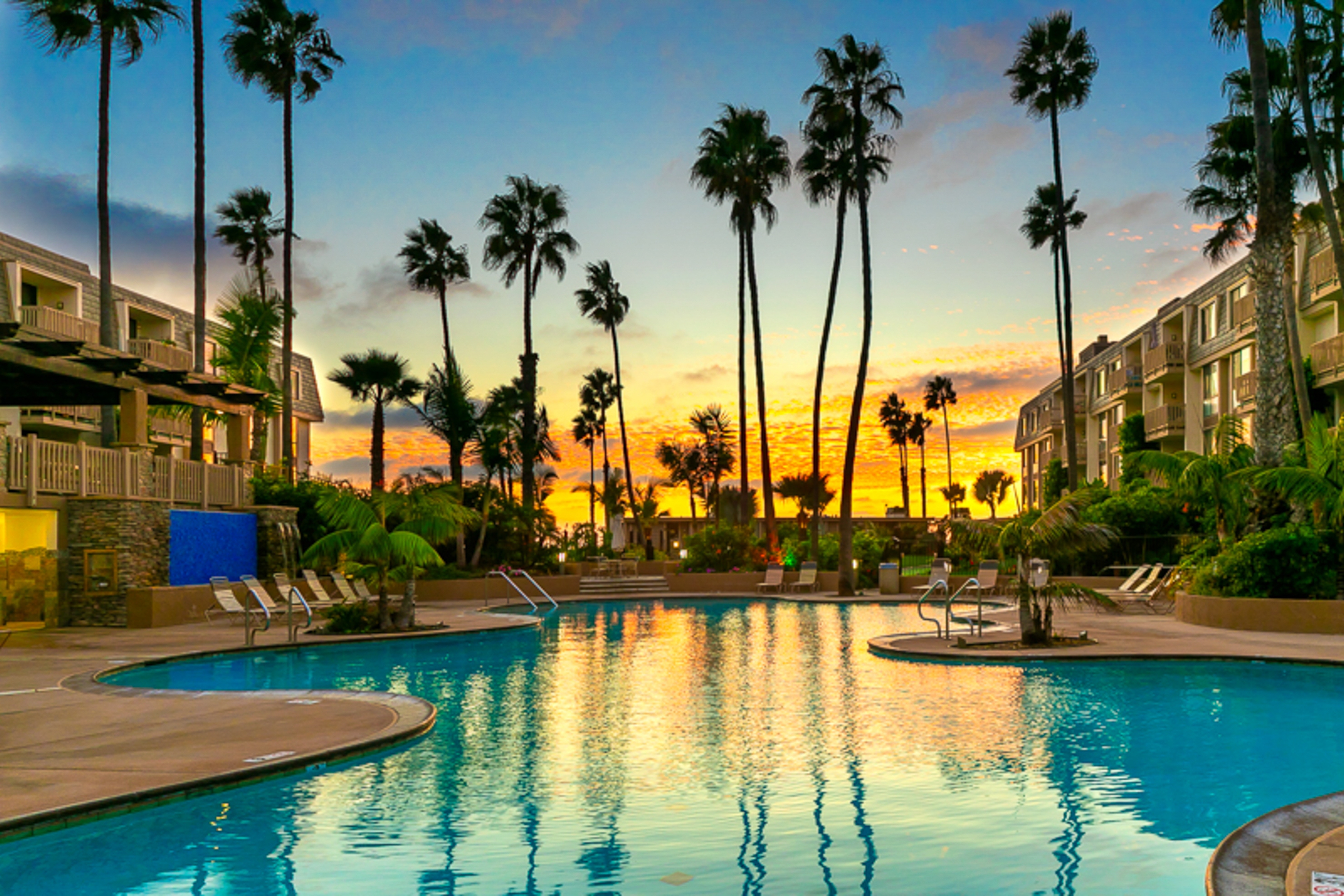 Pier View Retreat  Beachfront