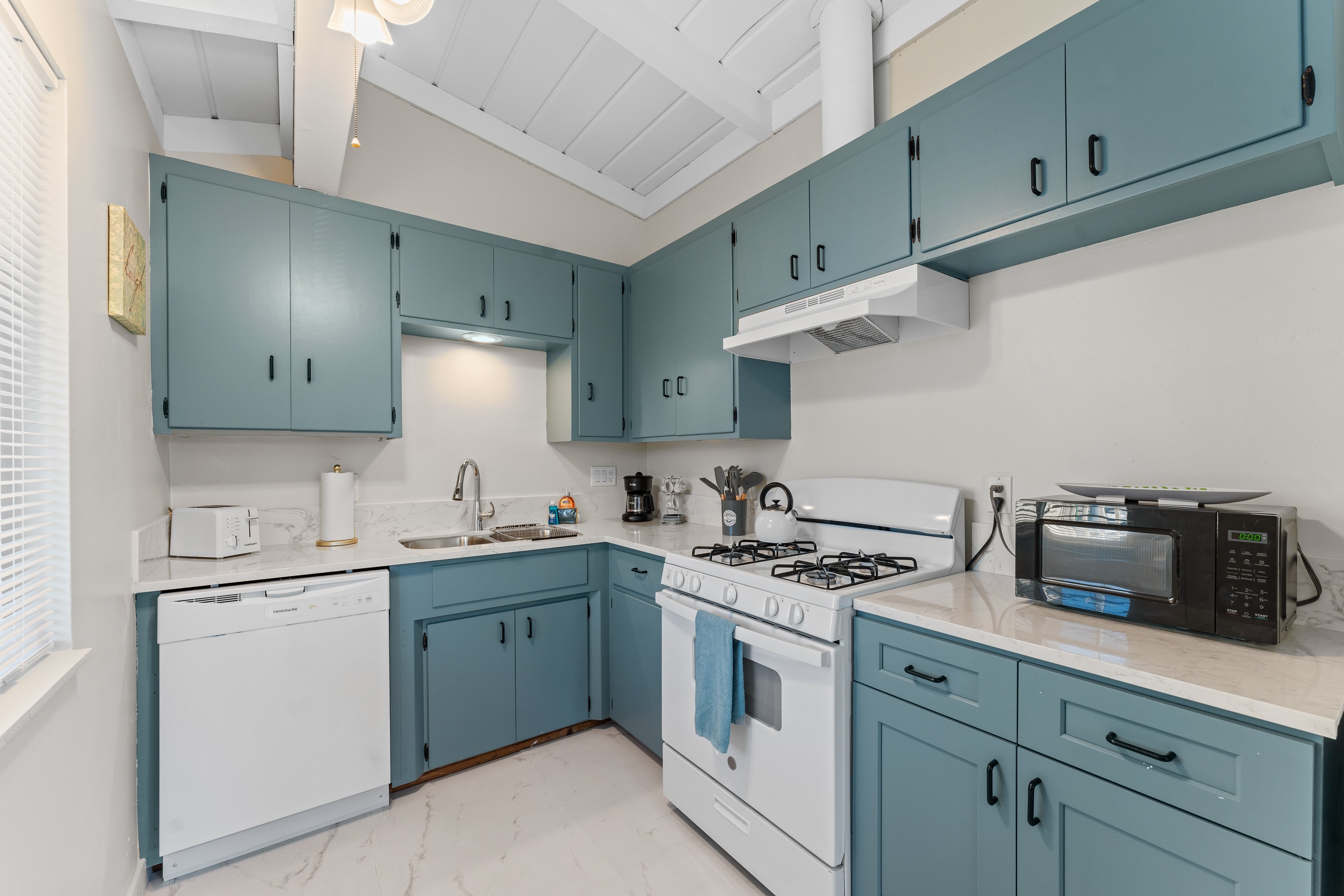 Sweet Sunset Studio Charming Condo with Lovely Views, Free WiFi - Close to Beach and Boardwalk