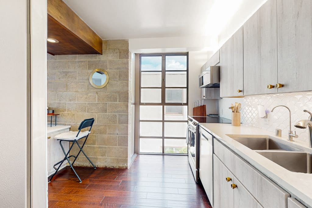 Seaside Serenity Haven - 30-Night Minimum