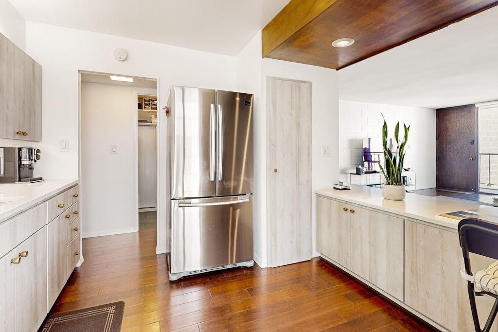 Seaside Serenity Haven - 30-Night Minimum