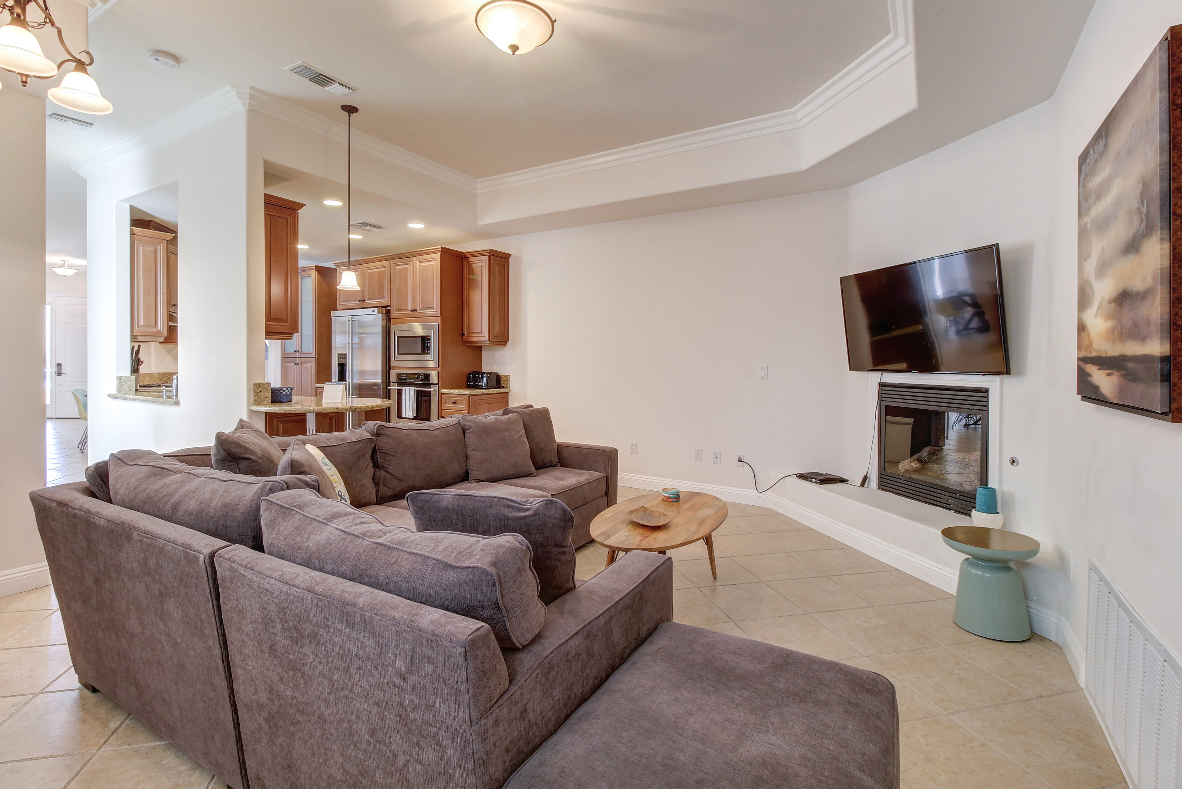 Oceanside Sunset Shores Updated home with balconies & rooftop deck - 2 blocks to beach