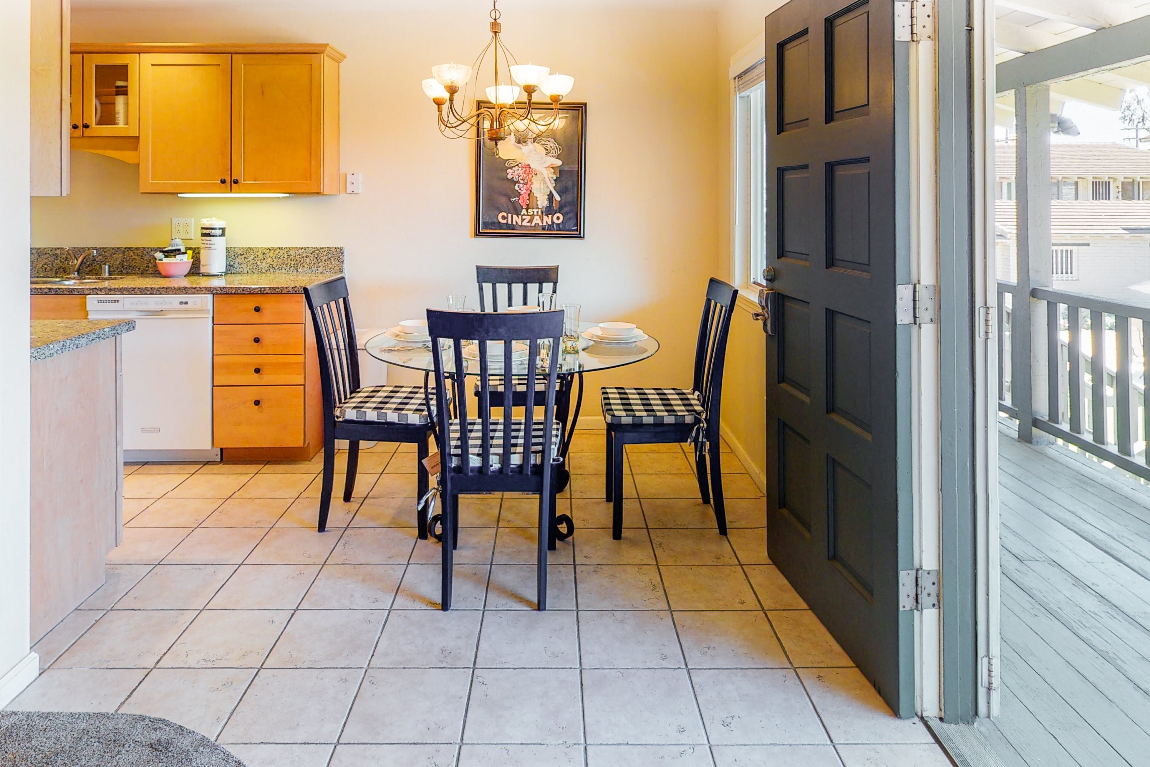 Village View Hideaway Lovely Family Condo 1 1/2 Blocks From Beach w/Free WiFi & Private Washer/Dryer