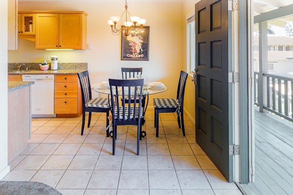 Village View Hideaway Lovely Family Condo 1 1/2 Blocks From Beach w/Free WiFi & Private Washer/Dryer