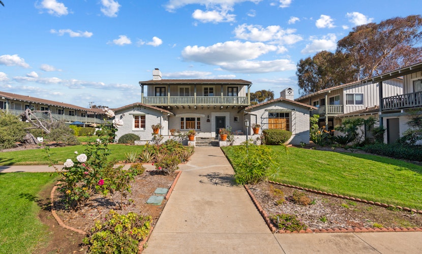 Village View Hideaway Lovely Family Condo 1 1/2 Blocks From Beach w/Free WiFi & Private Washer/Dryer