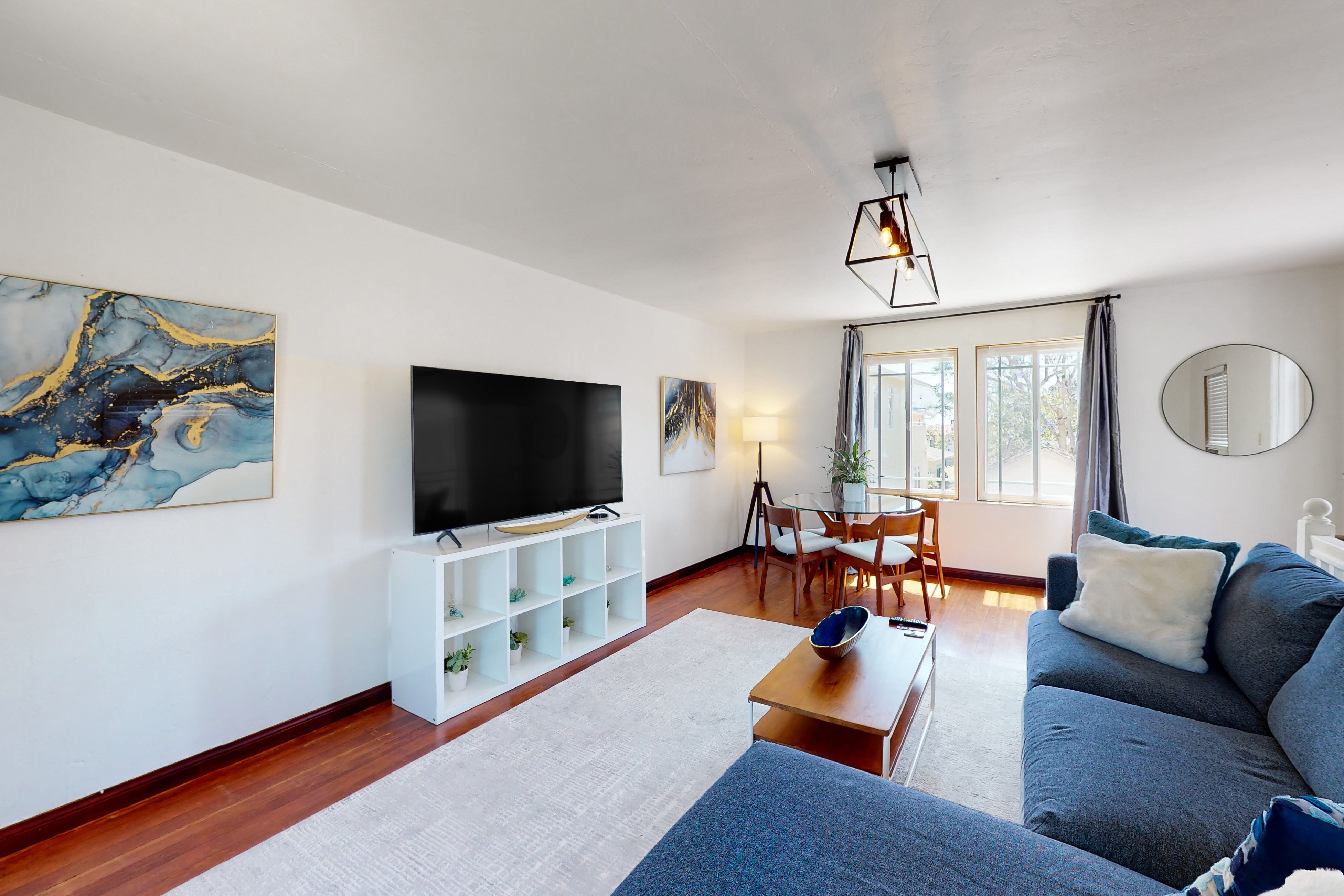 Bishops Brilliance Walk to La Jolla Village and ocean from this charming cottage