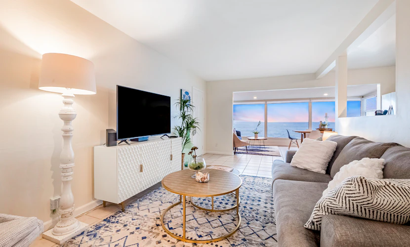 Seafoam Sunset Oceanfront bungalow with spectacular views & W/D - near Mission/Pacific Beach