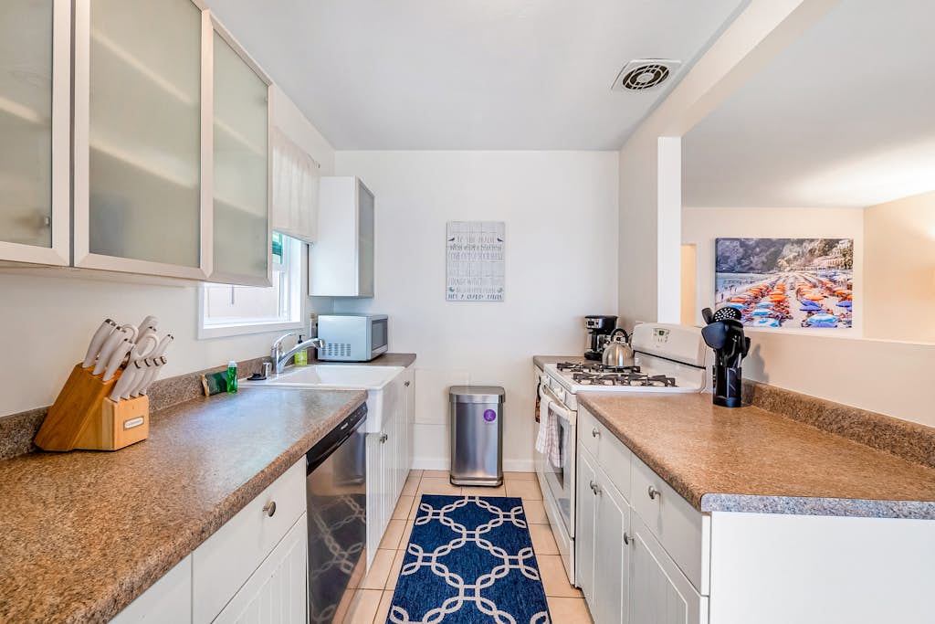 Seafoam Sunset Oceanfront bungalow with spectacular views & W/D - near Mission/Pacific Beach