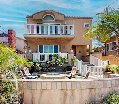 Coastal 3-Bedroom with Hot Tub and Ocean View