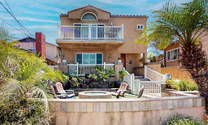 Coastal 3 BD Wonderful Beachside House w/Private Hot Tub, Ocean View, Washer/Dryer, WiFi, Firepit