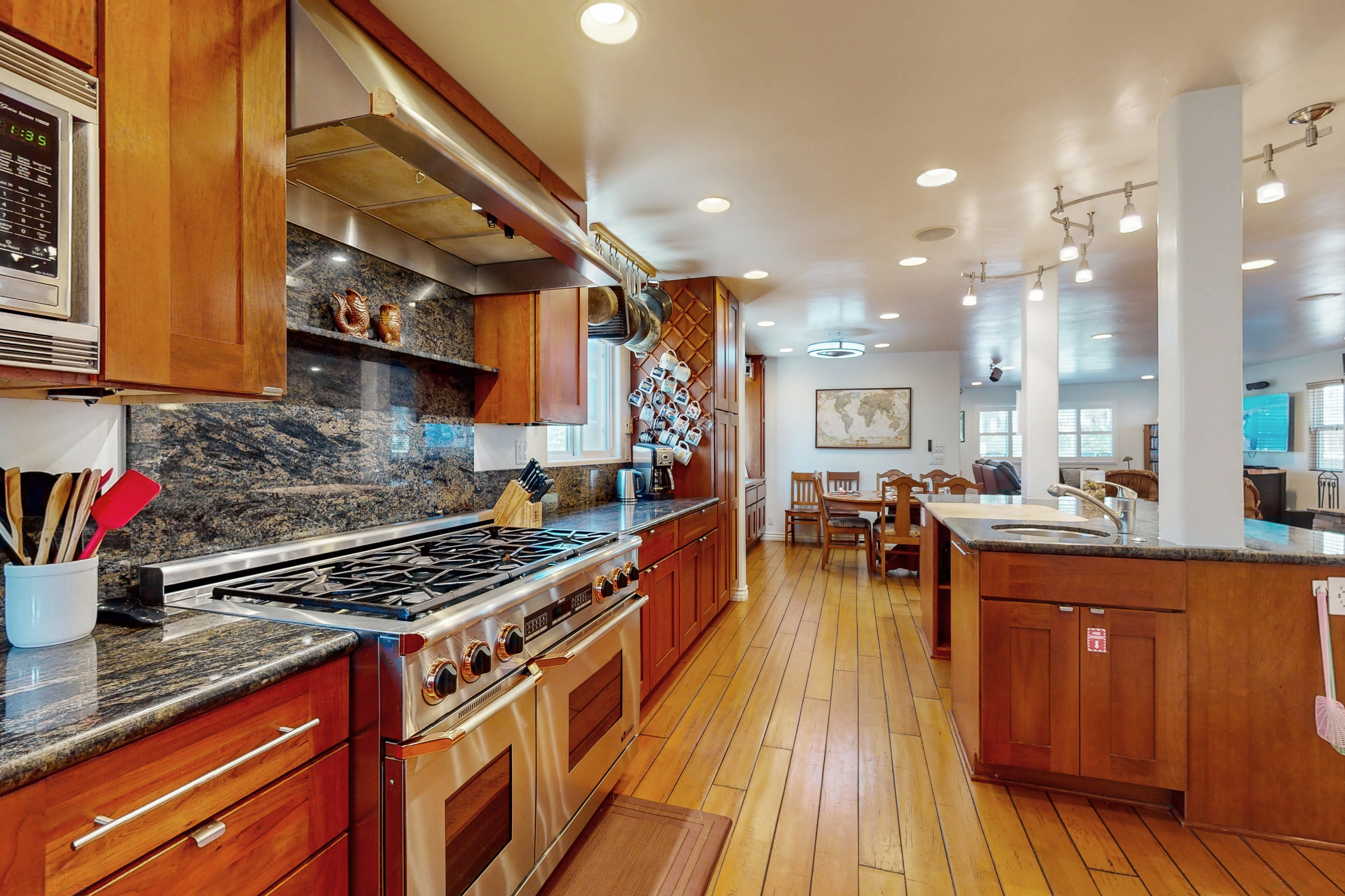 Coastal 3 BD Wonderful Beachside House w/Private Hot Tub, Ocean View, Washer/Dryer, WiFi, Firepit