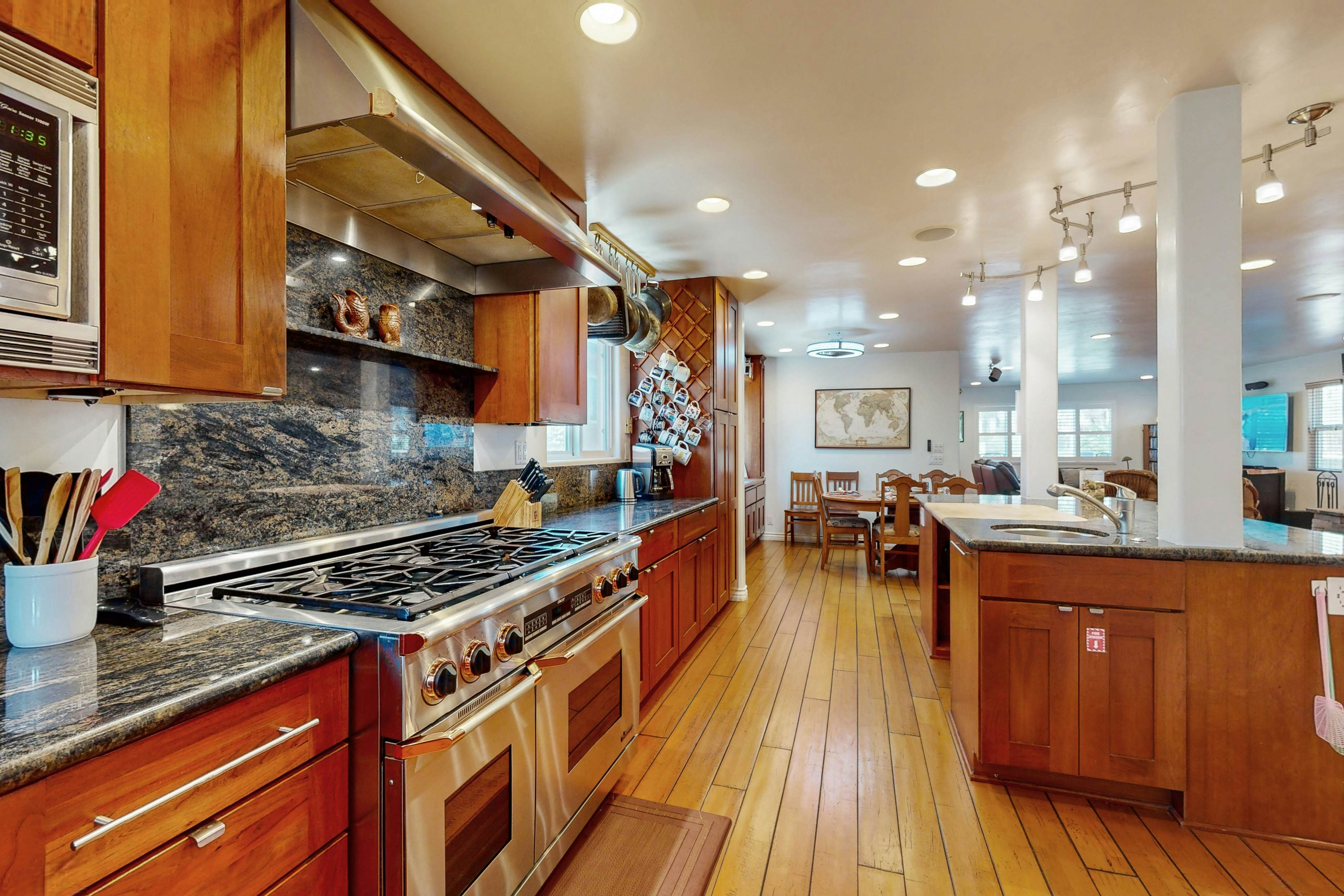 Coastal 3-Bedroom with Hot Tub and Ocean View