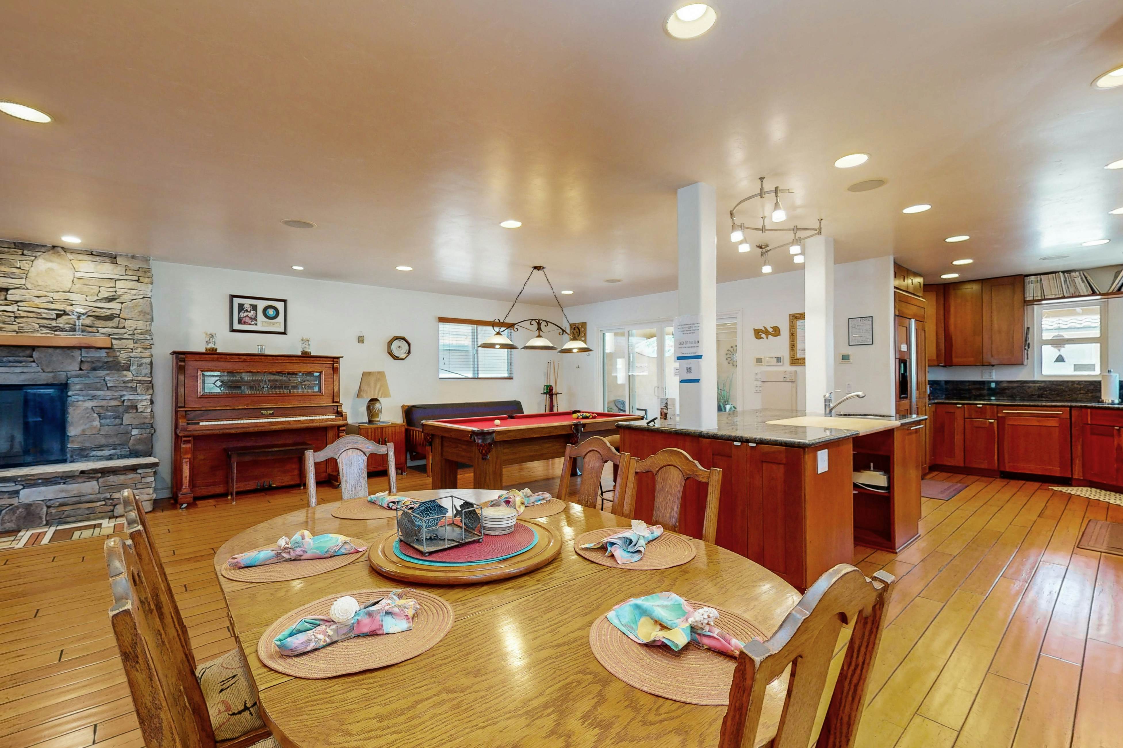 Coastal 3-Bedroom with Hot Tub and Ocean View