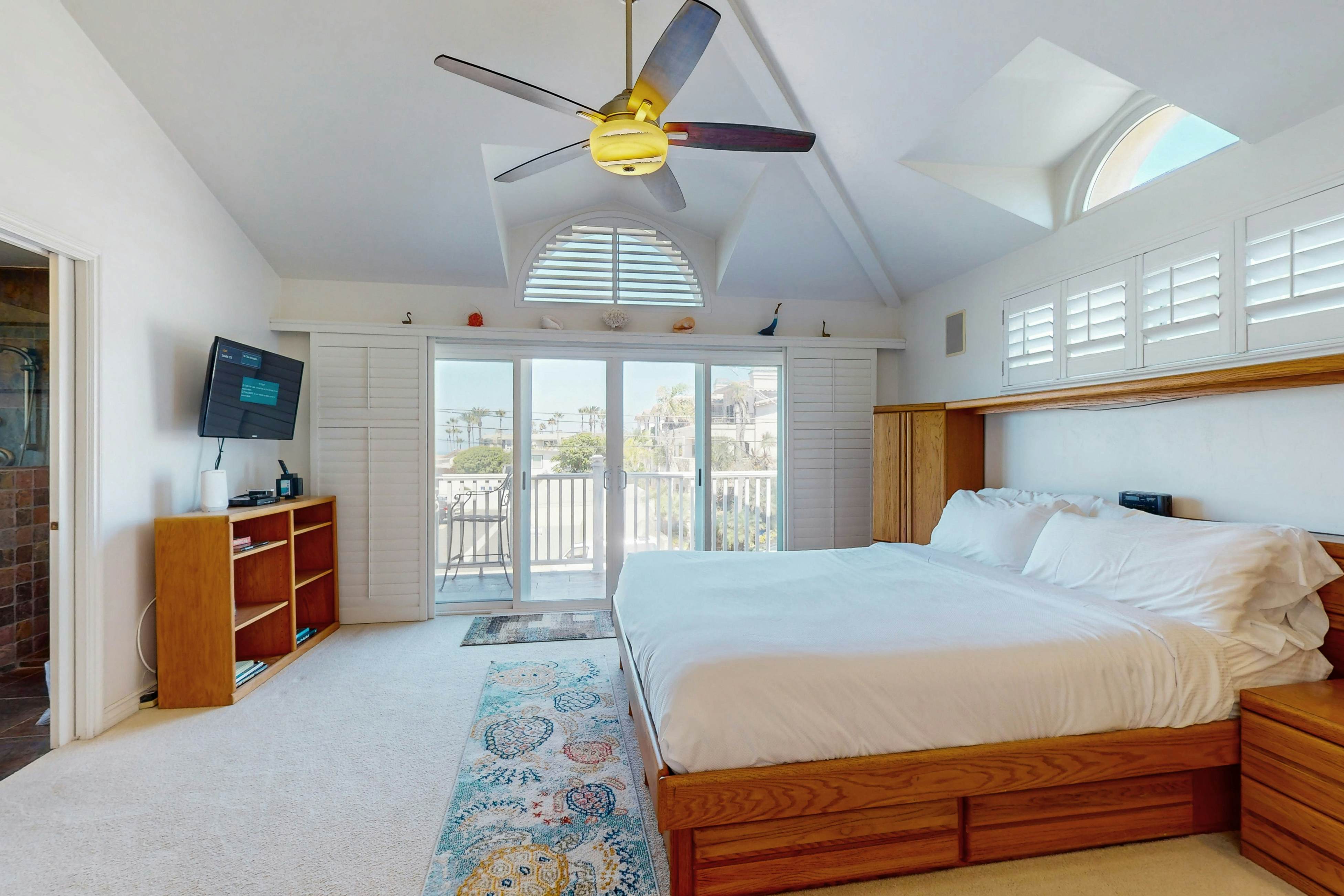 Coastal 3-Bedroom with Hot Tub and Ocean View