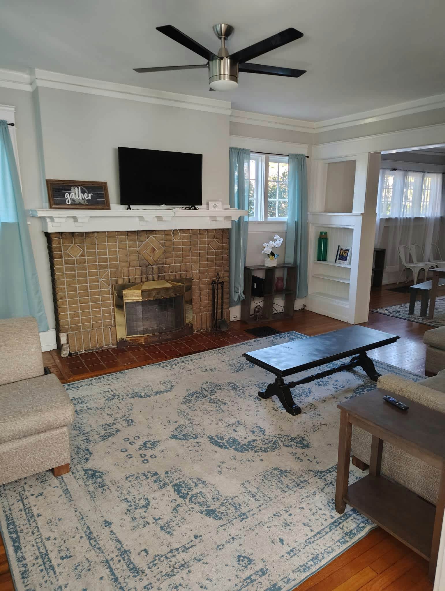 29th Street Trendy Lakeview Craftsman 8