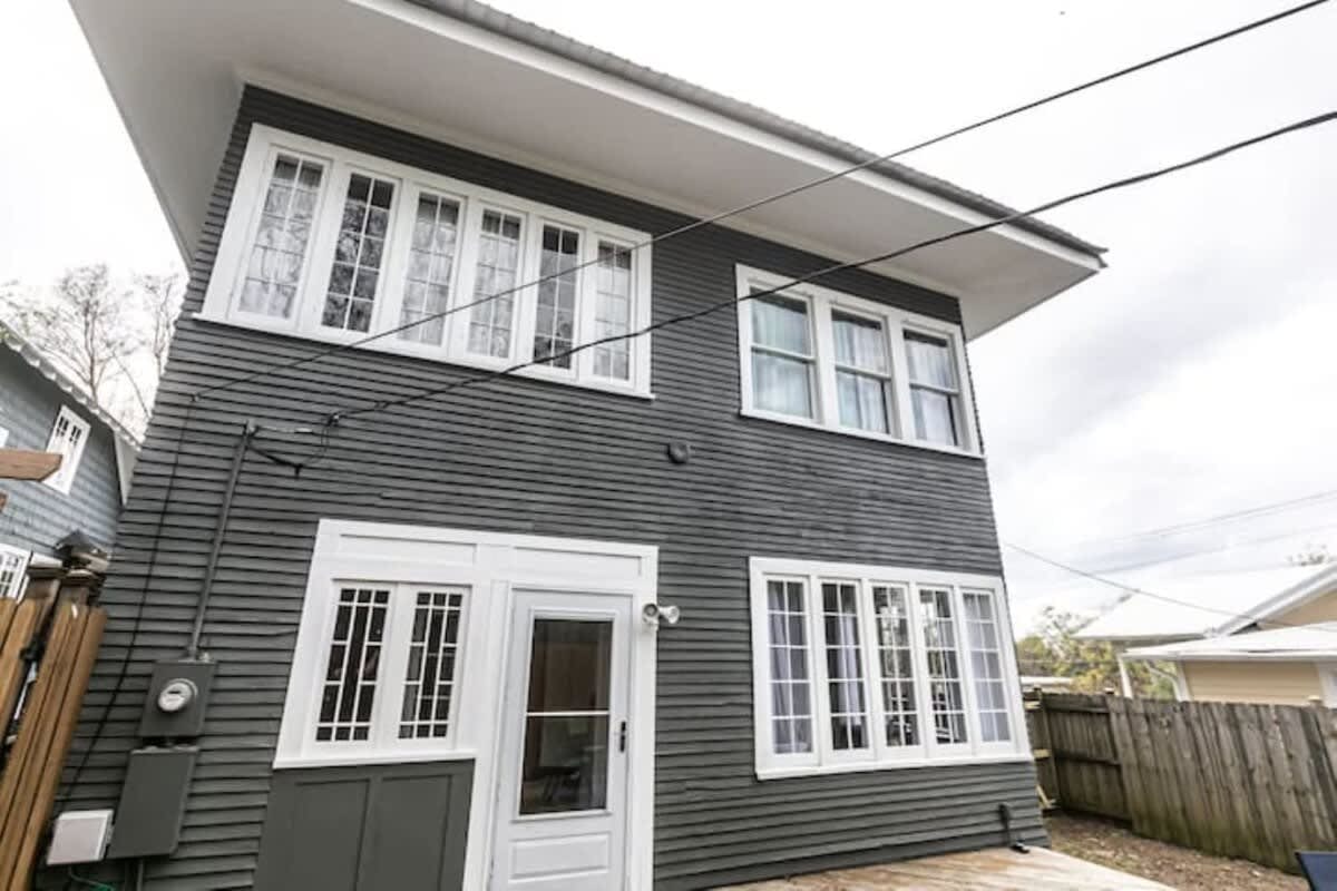 29th Street Trendy Lakeview Craftsman 8