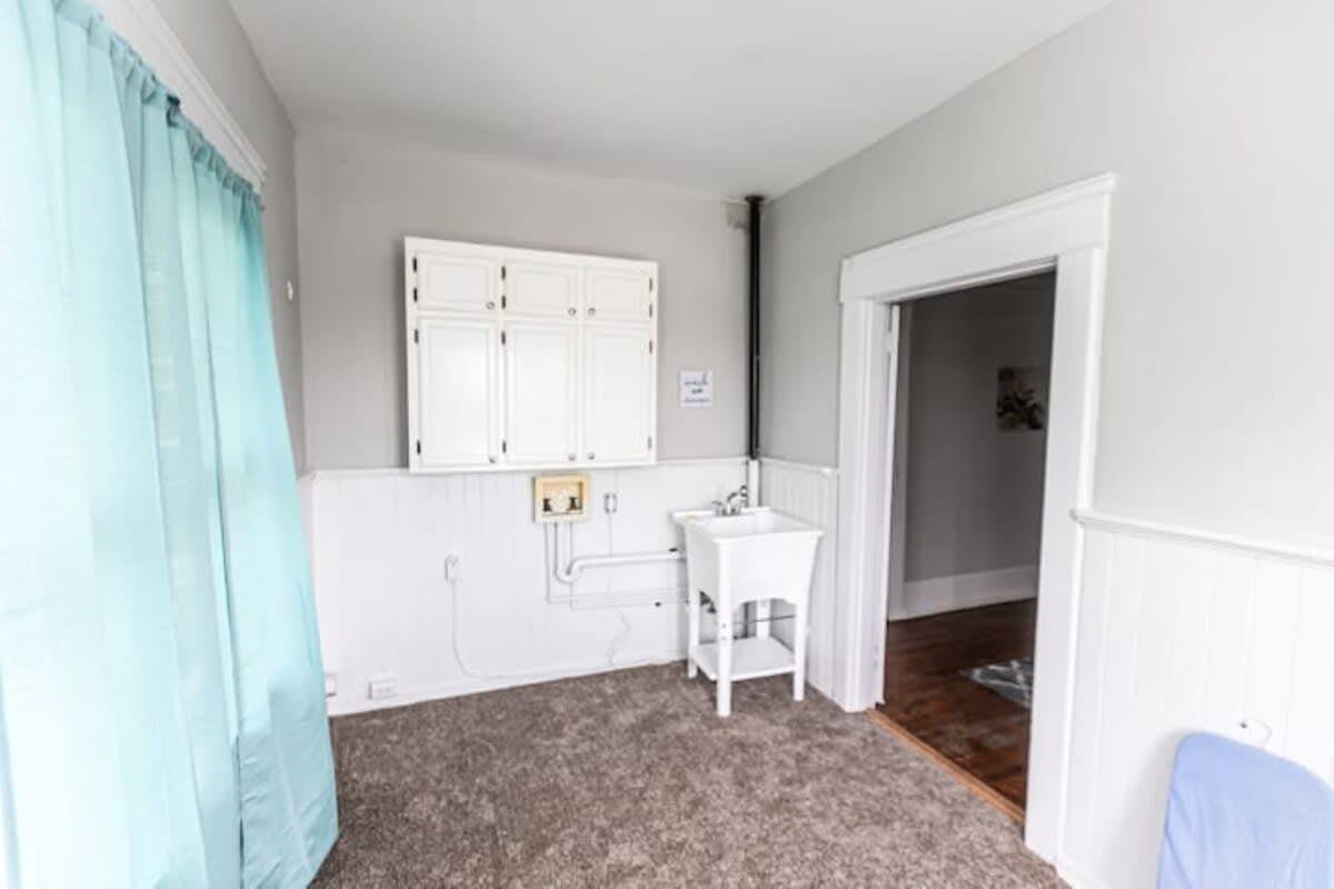 29th Street Trendy Lakeview Craftsman 8